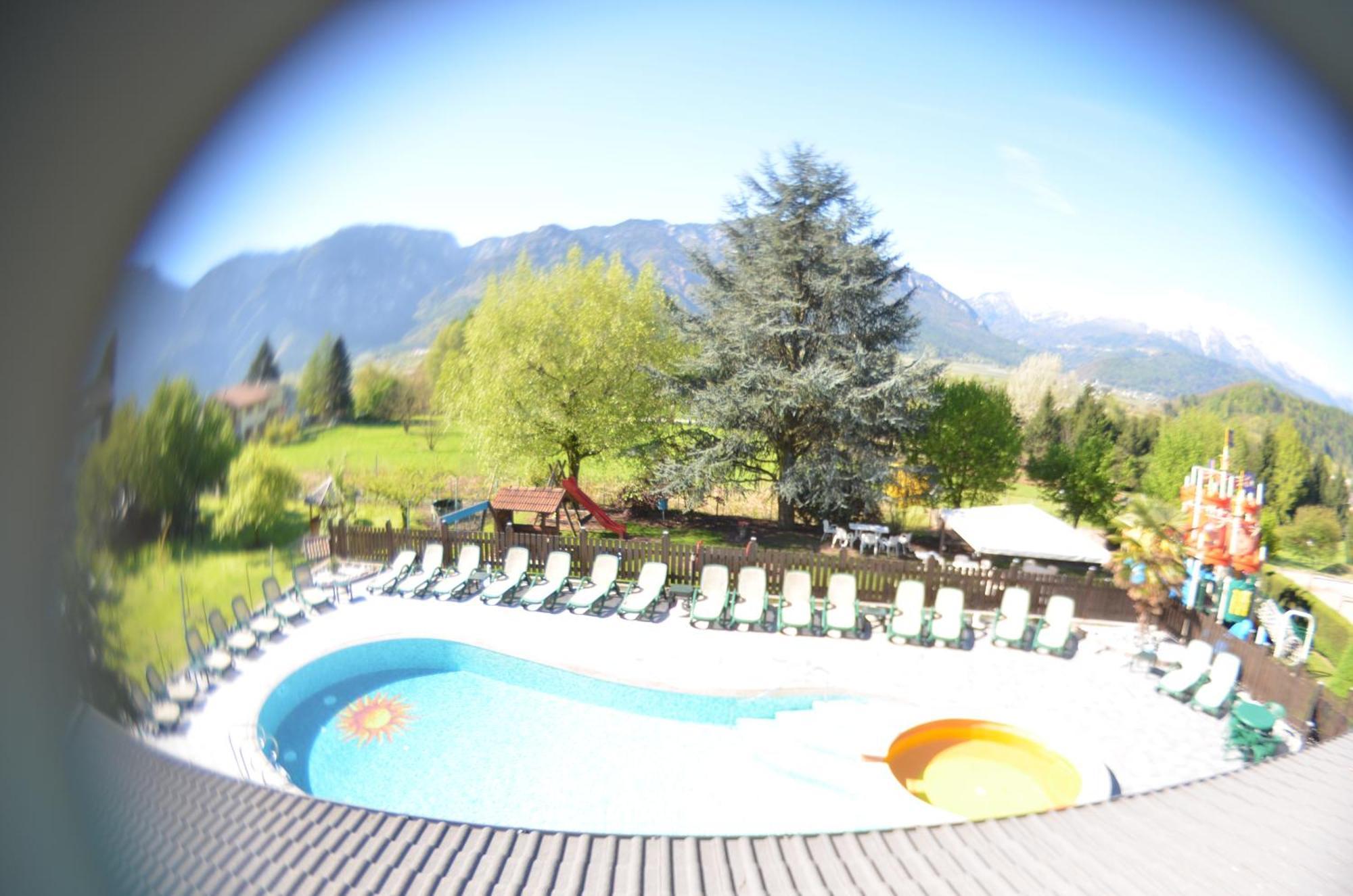 Family Hotel Primavera Levico Terme Exteriör bild
