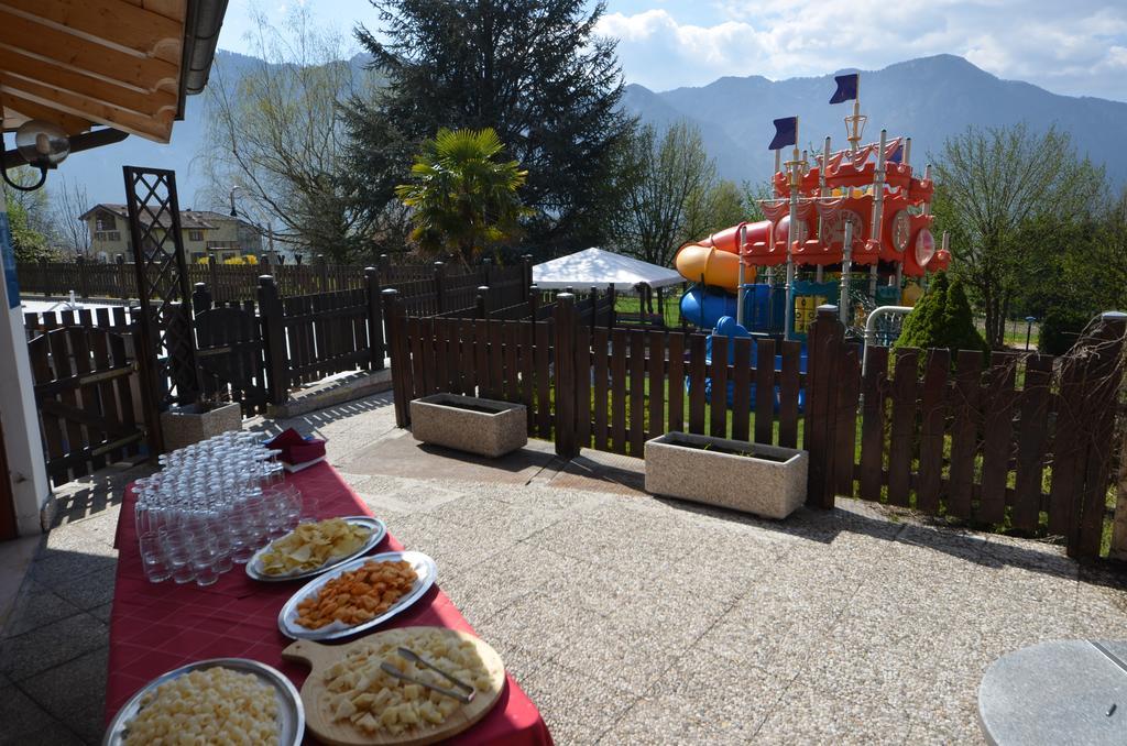 Family Hotel Primavera Levico Terme Exteriör bild