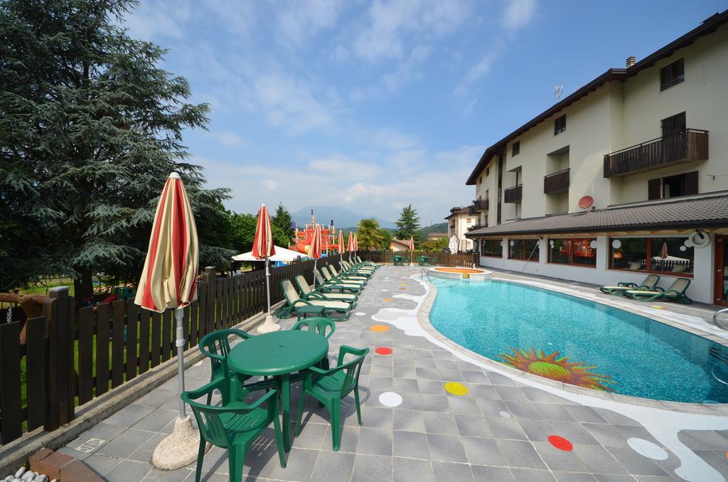 Family Hotel Primavera Levico Terme Exteriör bild