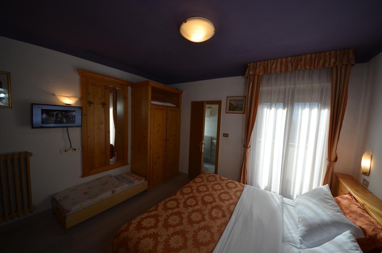 Family Hotel Primavera Levico Terme Exteriör bild